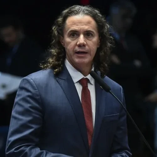 Veneziano prevê votação difícil para Jorge Messias no STF e diz que Senado deve politizar indicação de Lula: “Vai ser apertado”