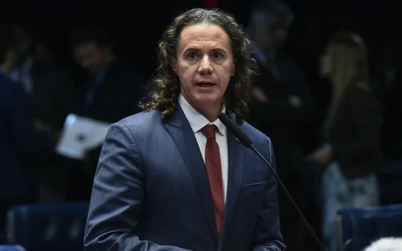 Veneziano prevê votação difícil para Jorge Messias no STF e diz que Senado deve politizar indicação de Lula: “Vai ser apertado”