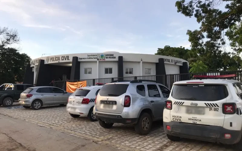 Homem é preso suspeito de agredir mulher e morder policial durante abordagem, no Sertão da Paraíba