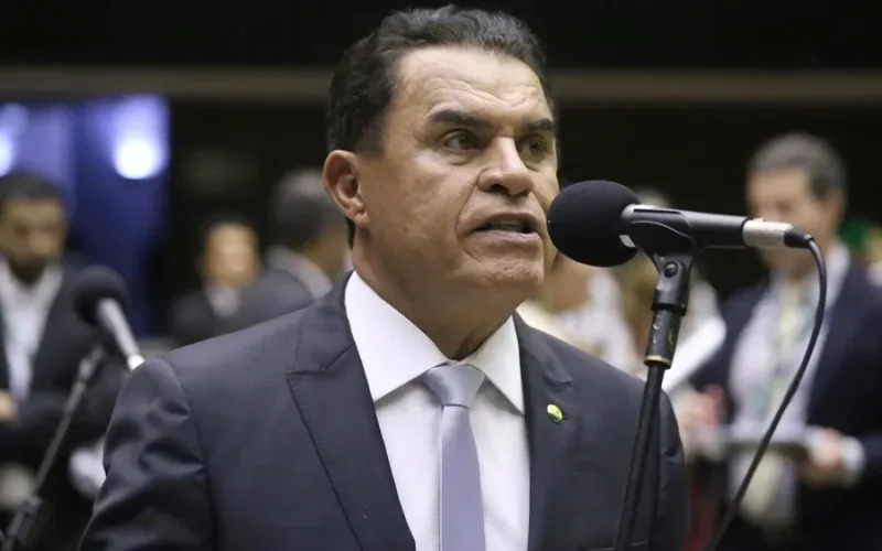 Justiça manda ouvir Wilson Santiago em ação sobre rachadinha de assessora de Hugo Motta